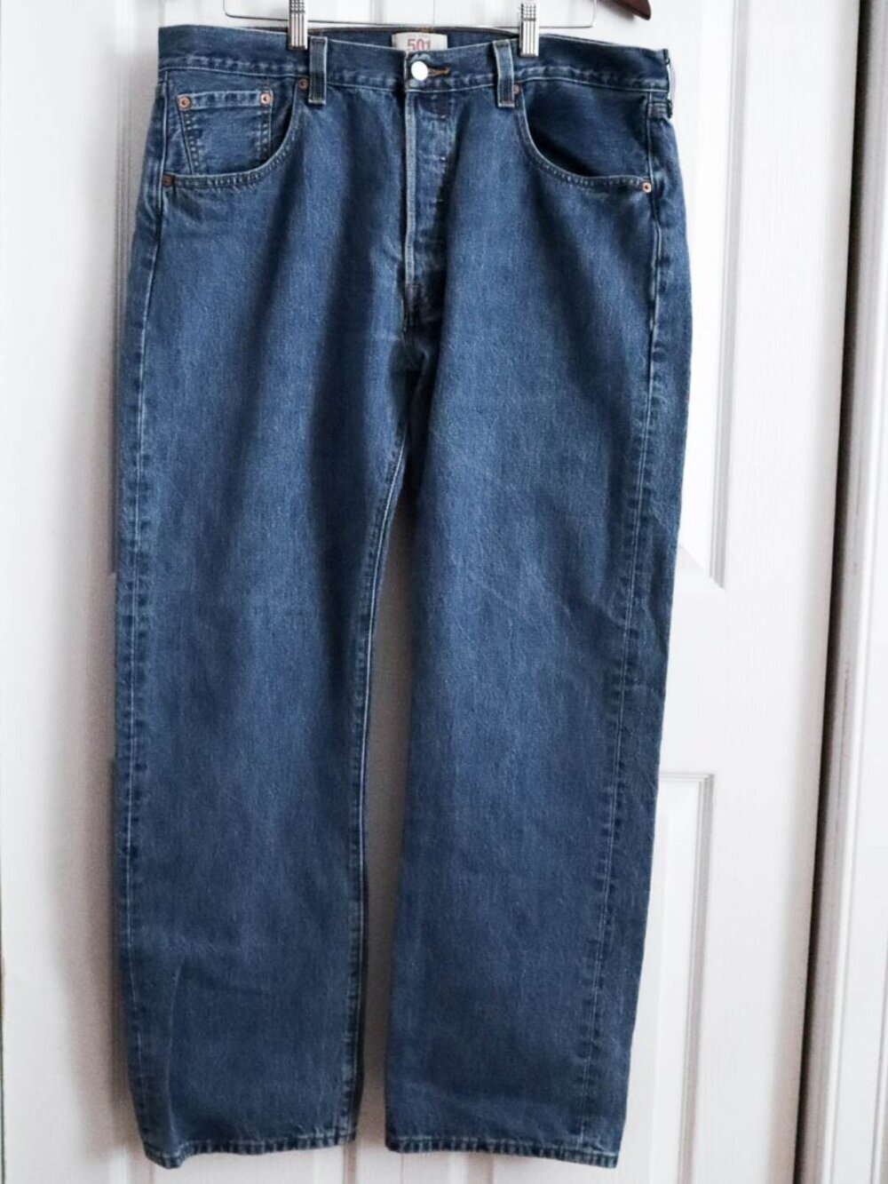 Levi's 501 Men's Denim Jeans Medium Wash Straight Leg Button Fly 38x32